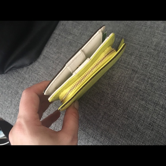 Yellow Kate spade mini wallet - Picture 3 of 3